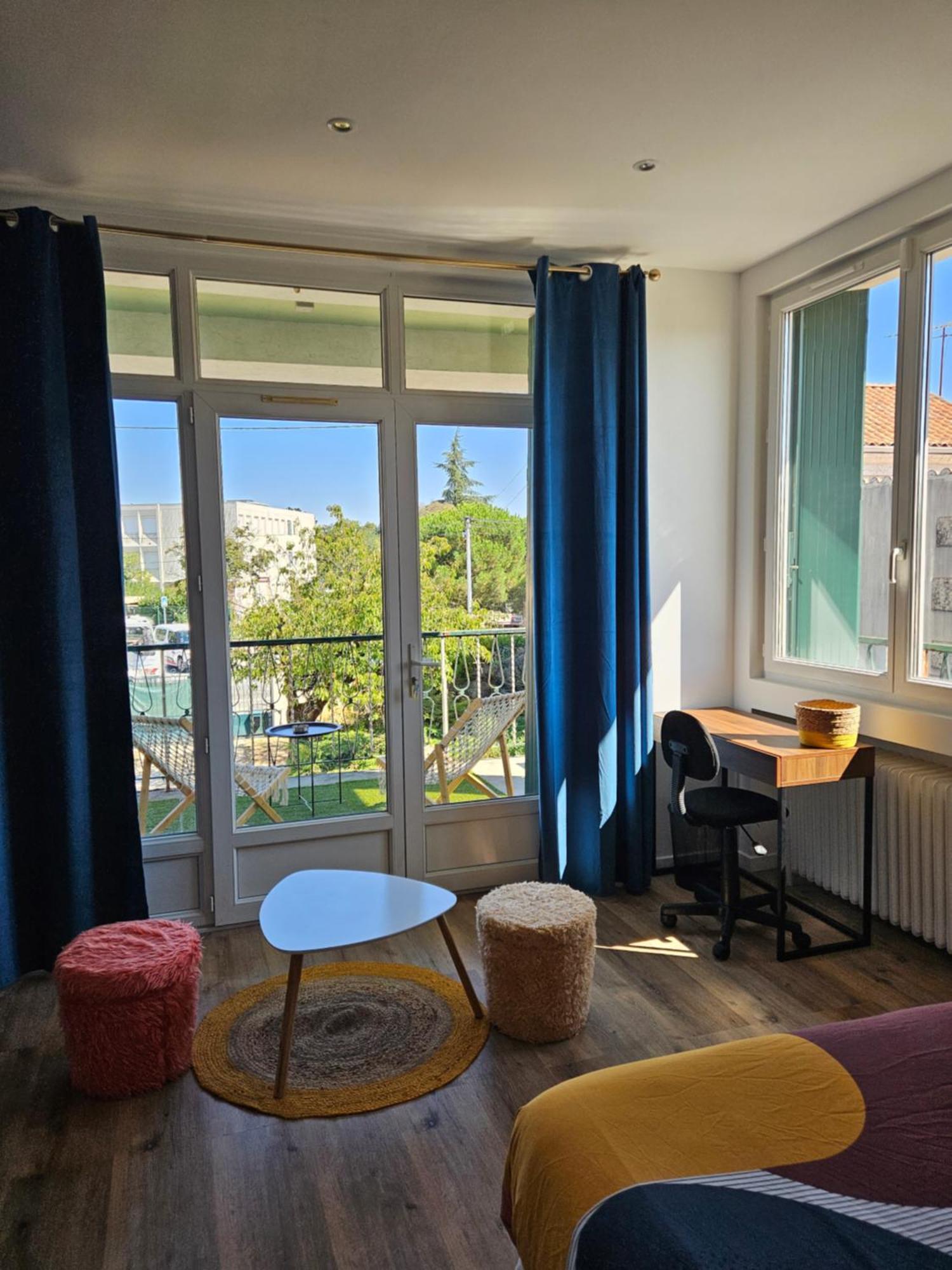 Maison Spacieuse Privatisee Ou A La Chambre - Places De Parking Saint-Michel  Exterior photo
