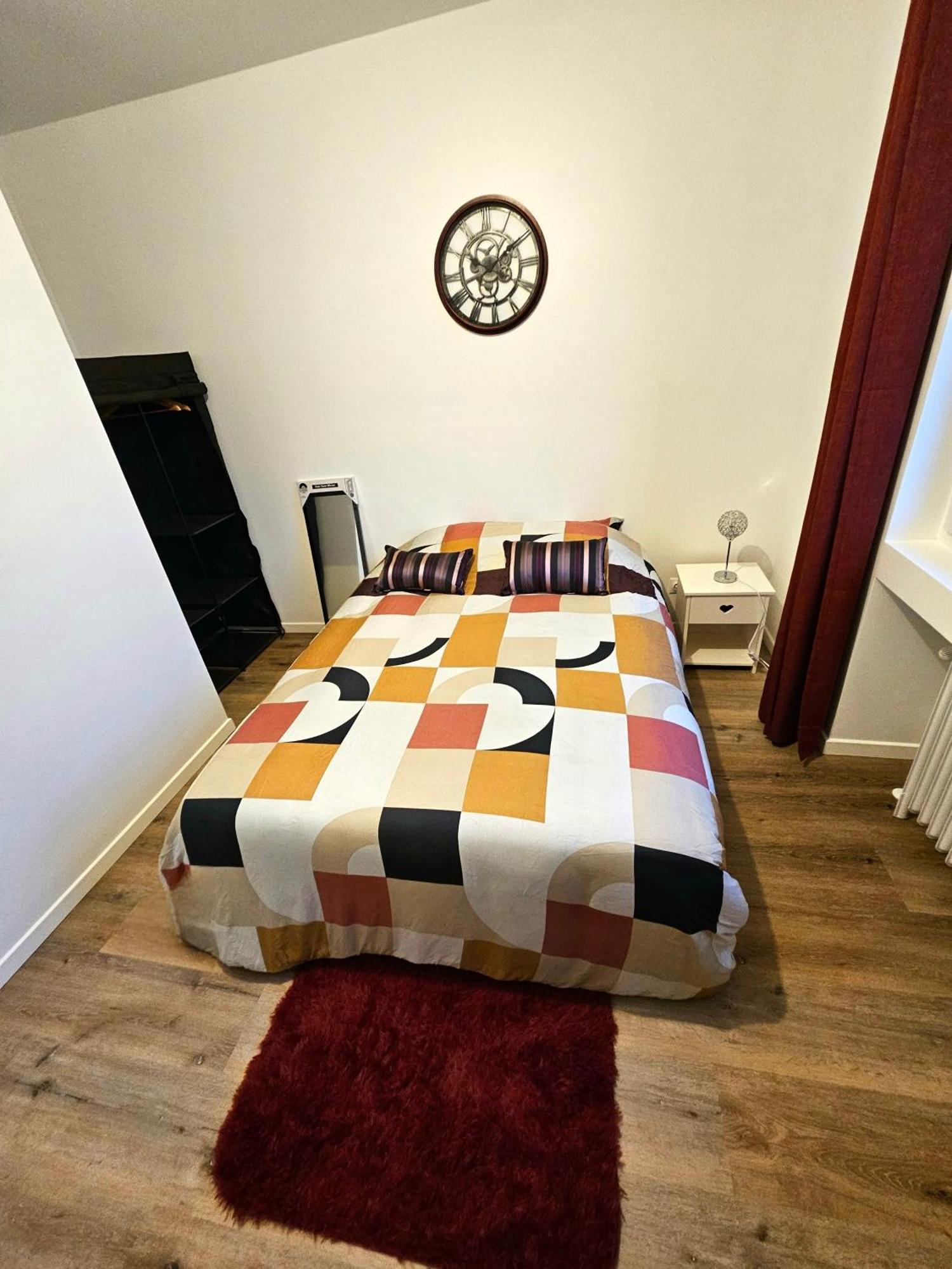 Maison Spacieuse Privatisee Ou A La Chambre - Places De Parking Saint-Michel  Exterior photo